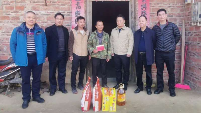 珠海建工集團(tuán)赴鄉(xiāng)村振興對口幫扶鎮(zhèn)進(jìn)行深入調(diào)研，慰問返貧監(jiān)測戶家庭，看望駐鎮(zhèn)干部